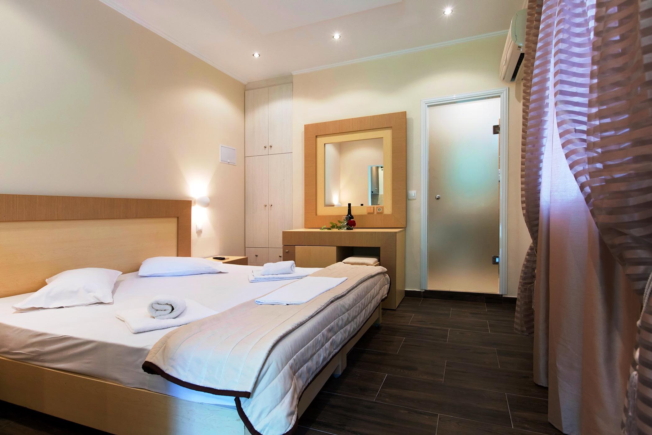 Anita 3* Perama (Corfu)